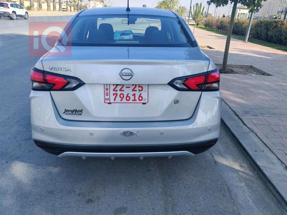 نيسان فيرسا